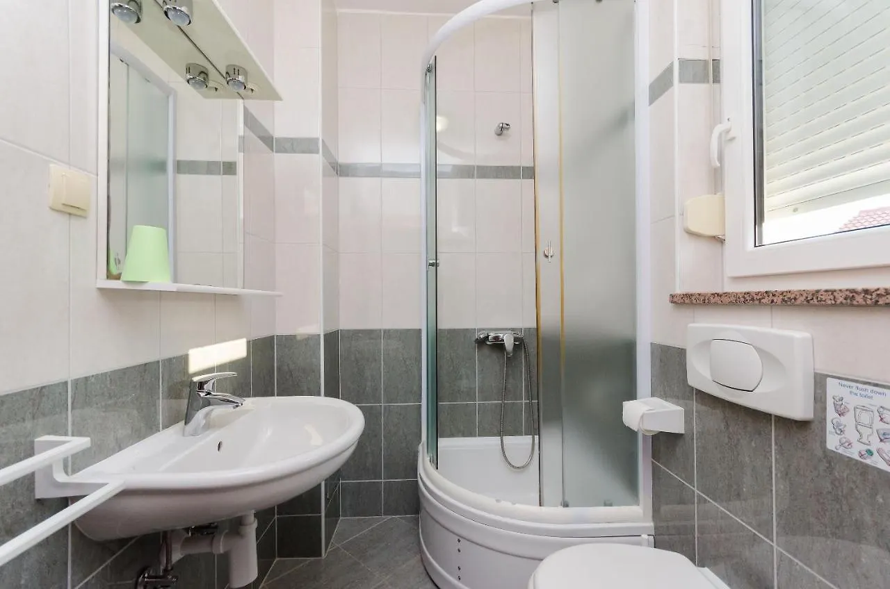 Apartments Josip S Lopar 0*,