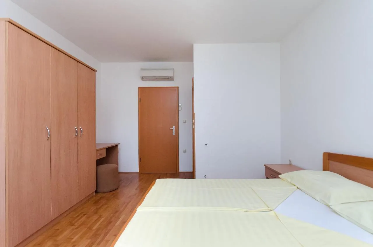 Apartments Josip S Lopar