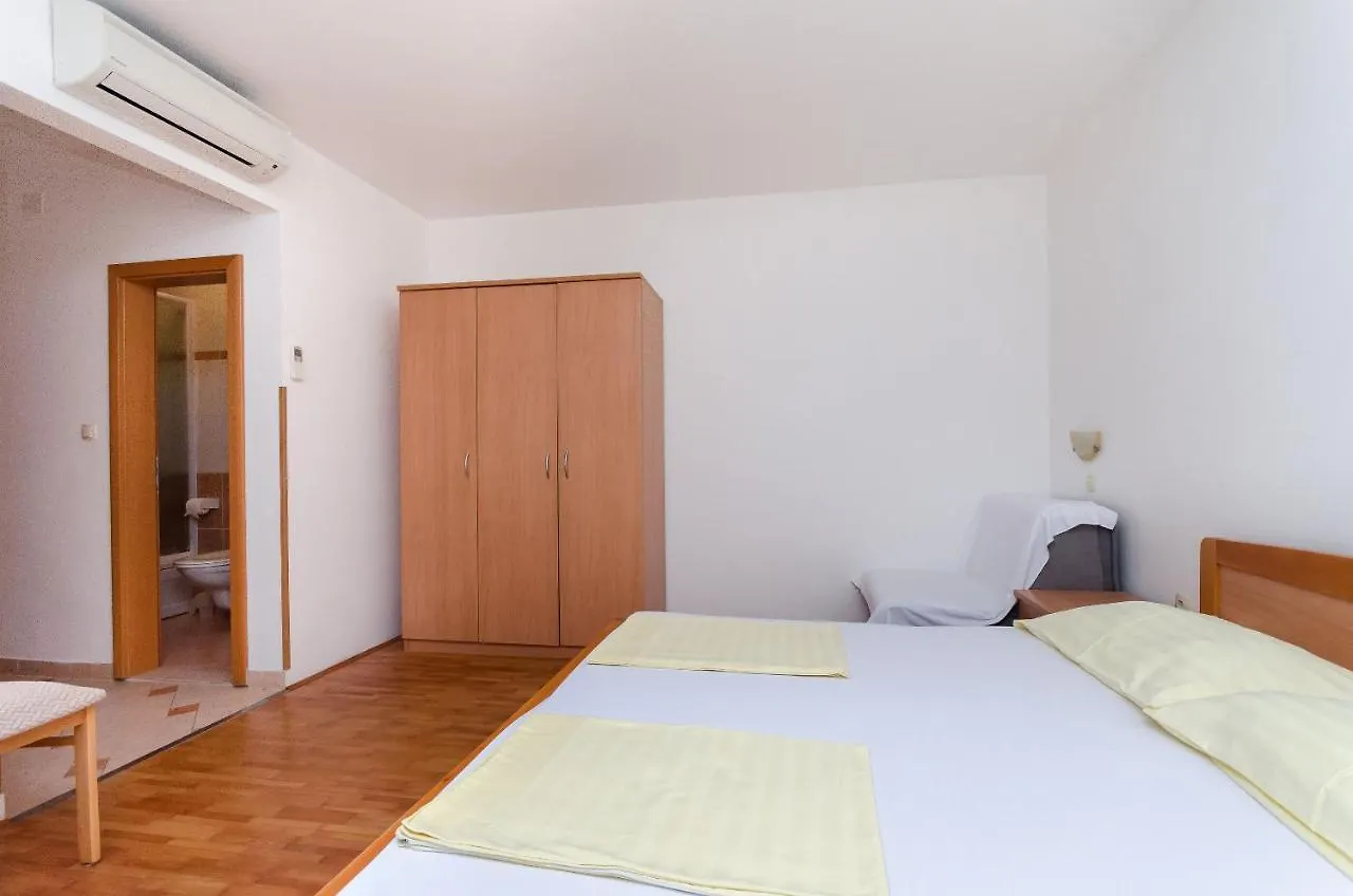 Apartments Josip S Lopar