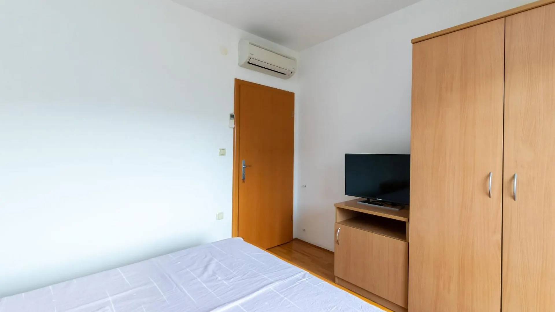 Apartments Josip S Lopar